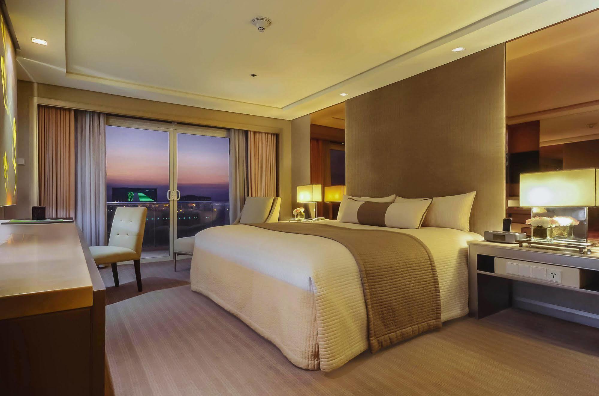 Midas Hotel And Casino Pasay Exteriér fotografie